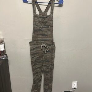 Cute cozy overalls - Camo